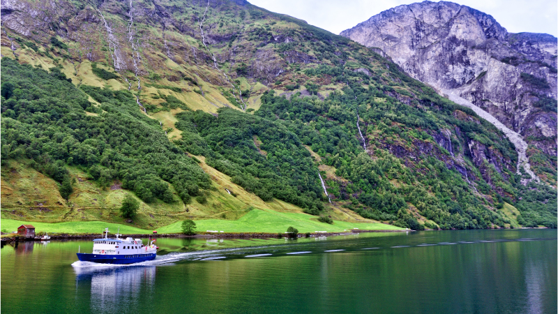 Fjordtur i Norge med b�t