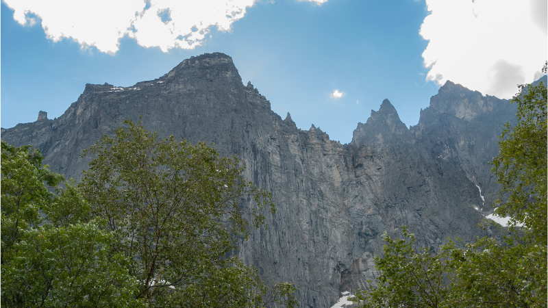 Trollveggen tornar upp sig �ver himlen